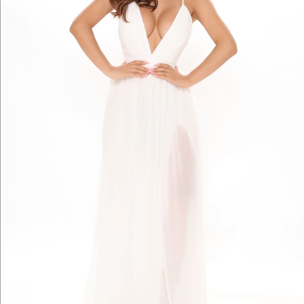NWT Fashion Nova Arabella Maxi Dress - Ivory - M
Size Medium. Never worn